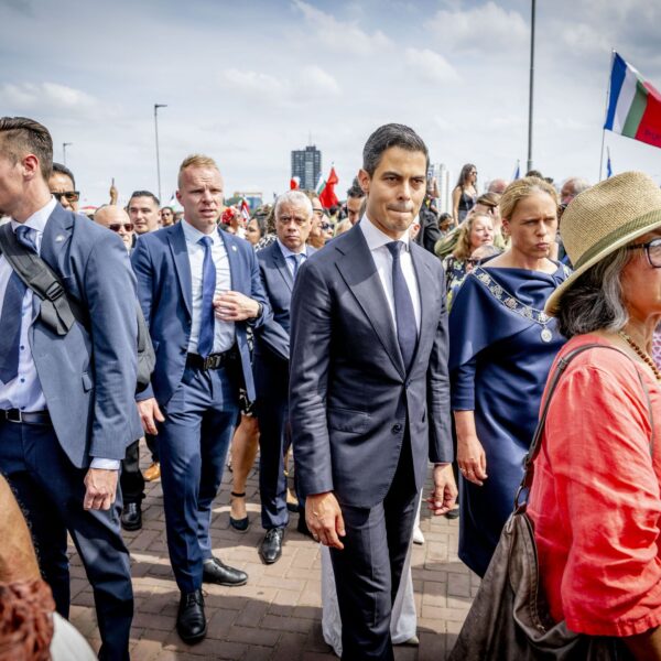 Premier Jetten biedt na 75 jaar excuses aan Molukse gemeenschap