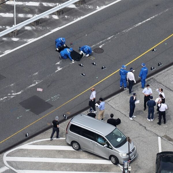 Japanse oud-premier Abe (67) omgekomen na aanslag tijdens toespraak