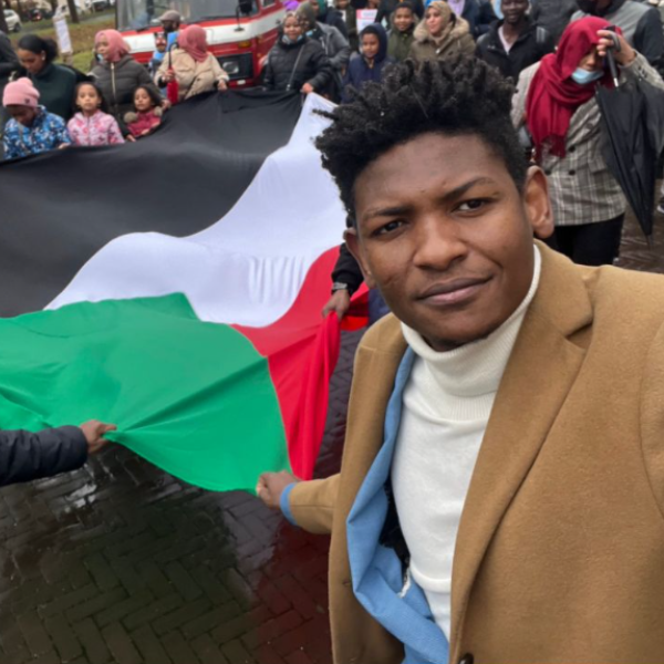 Abdulaal (24) over de machtsstrijd in Soedan: "Twee hanen kunnen niet in een kooi"