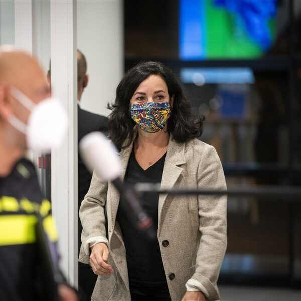 Oproep burgemeesters aan kabinet: coronabeleid moet anders