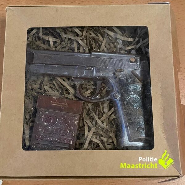 Man schakelt politie in na vinden van vuurwapen, blijkt chocolade te zijn