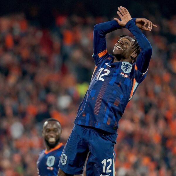 De nieuwe sensatie van Oranje: dit is waarom Jeremie Frimpong geen Nederlands spreekt
