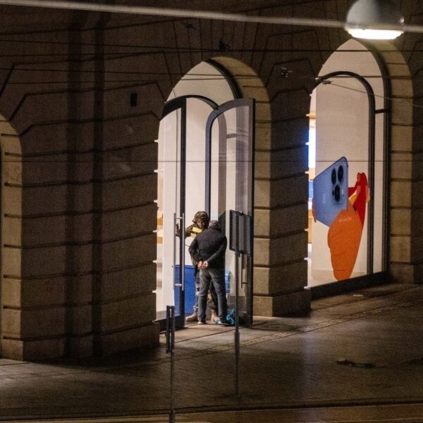 Daniëll (20) was getuige van de gijzeling bij de Apple Store in Amsterdam