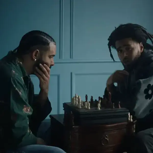 Drake liegt volgens fans om zijn lengte in nieuwe videoclip: "Drake is hier te oud voor"