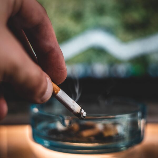 'Helft rokers gaat pas stoppen als pakje sigaretten 60 euro kost'