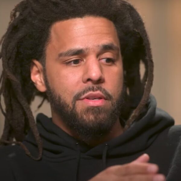 J. Cole: "Mijn moeder kwam erachter dat ik rookte toen ik zes was"