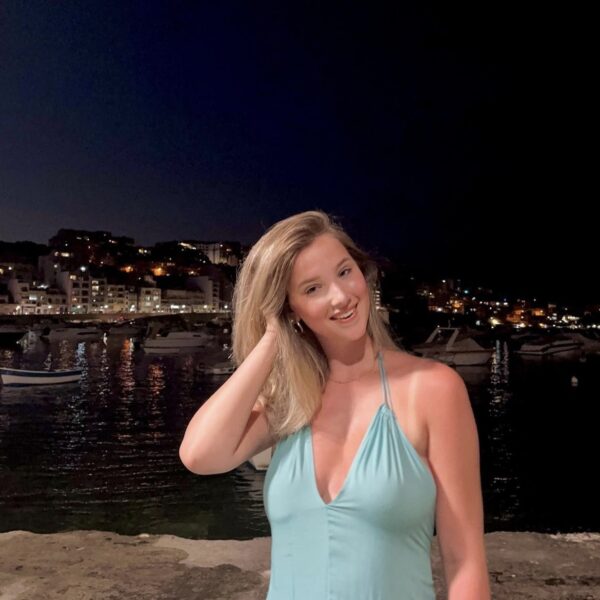 Joyce (20) is intersekse: "Ik schrok toen ik hoorde dat ik geen baarmoeder en eierstokken heb"