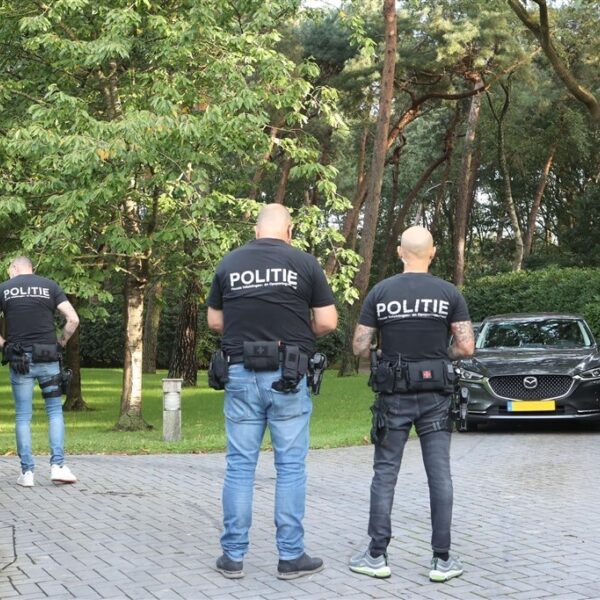 Politie en opsporingsdienst doen inval in woning Jumbo-topman