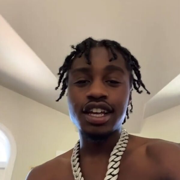 Video toont dat Lil Tjay weer bij bewustzijn is vanuit zijn ziekenhuisbed