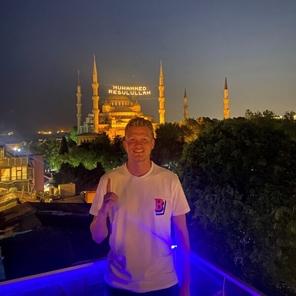 Luuk (22): "Vergeet bekeerlingen niet tijdens het Offerfeest"