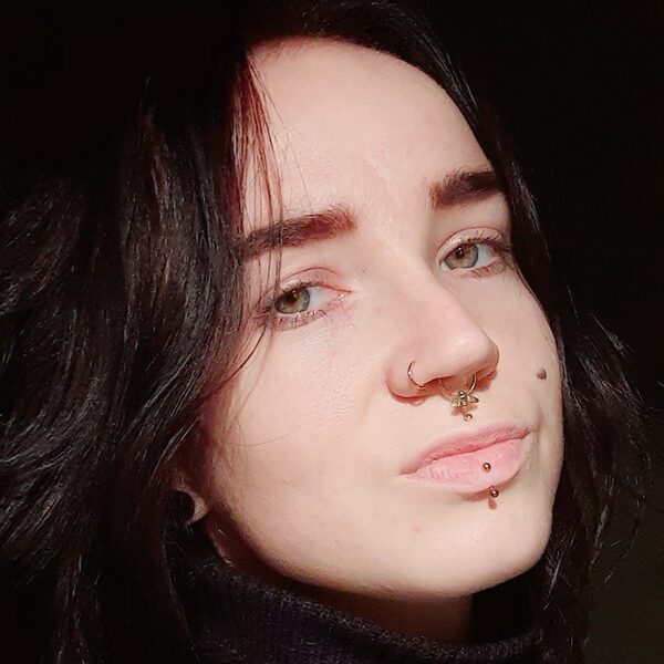 Lynelle (28) werd misbruikt door stiefvader, maar volgens anderen was dat haar schuld