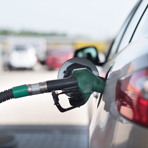 Man wil 40 auto's voltanken met tankpas, wordt gearresteerd