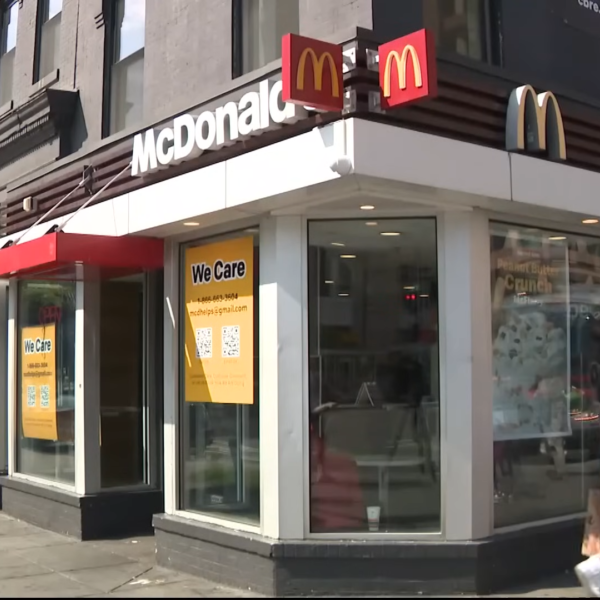 16-jarig meisje doodgestoken na ruzie over zoetzure saus bij McDonald's