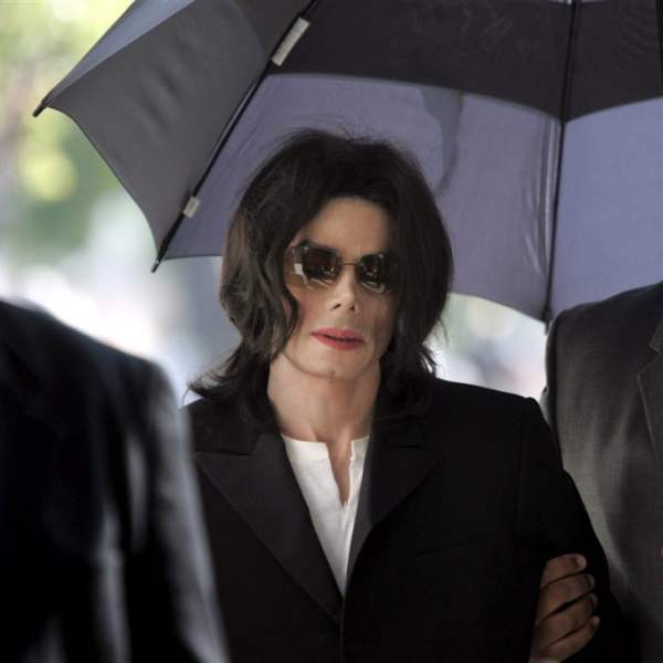 Zoon Michael Jackson over Michaels vitiligo: "Hij was onzeker over zijn huid"