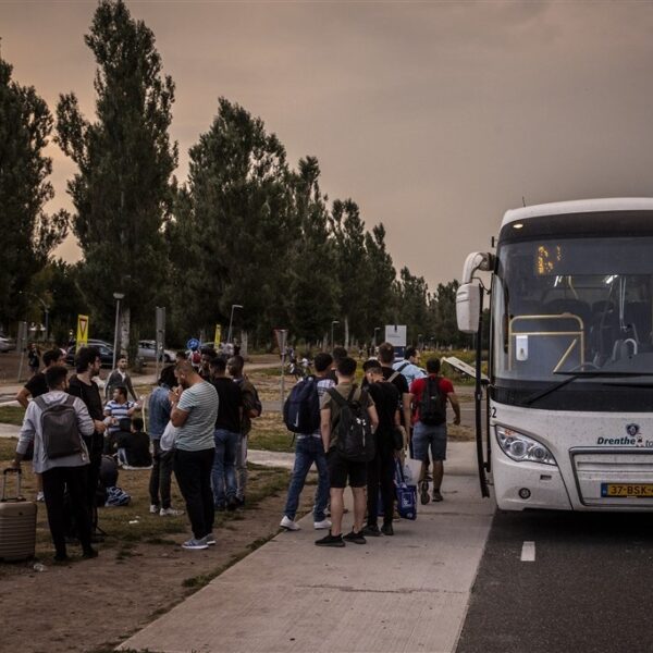 Kabinet passeert gemeente en geeft hotel vergunning om asielzoekers op te vangen