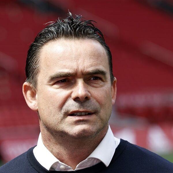 'Marc Overmars stuurde dickpics naar medewerkster van Ajax'