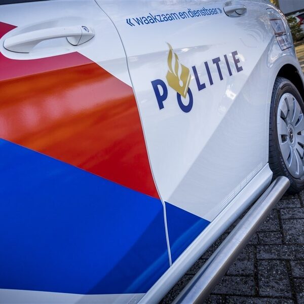 Politie beëindigt illegaal huisfeest Rotterdam waarvoor bezoekers 50 euro betaalden