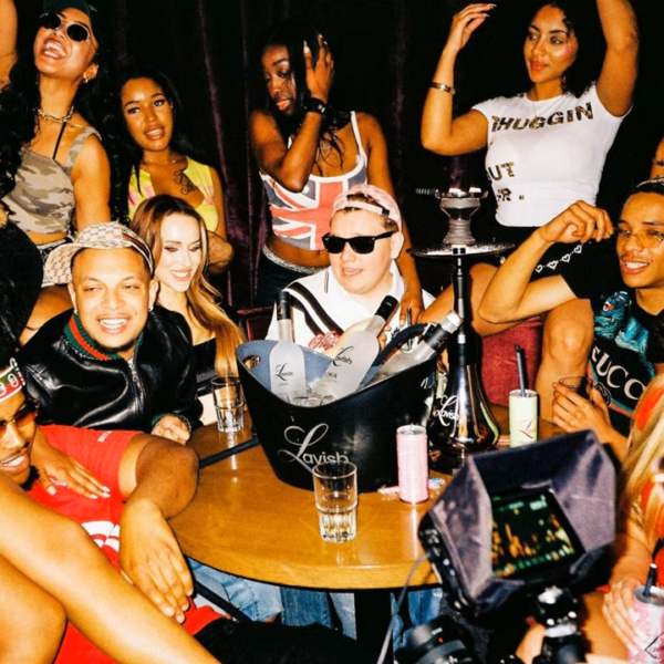 Ronnie Flex, DJ DYLVN, ADF Antje, Carel & Trapmoneybiggie de DiXte met 'Punta Cana'