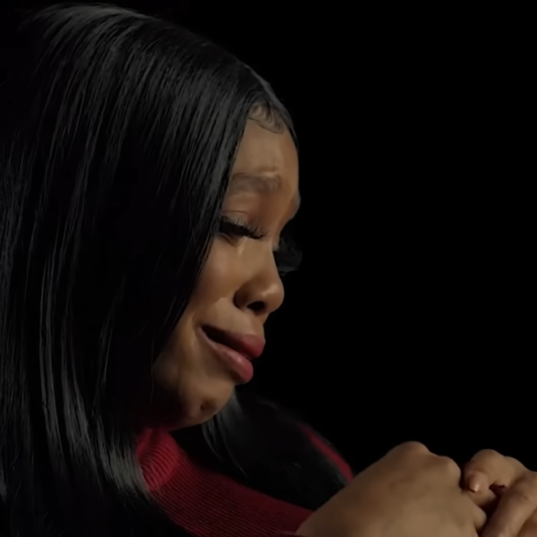 Dochter R. Kelly wil niet dat zoontje zijn opa ontmoet in nieuwe docu: "Hij is een monster"