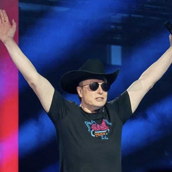 Elon Musk ontslaat Twitter-bedrijfstop dag na overname