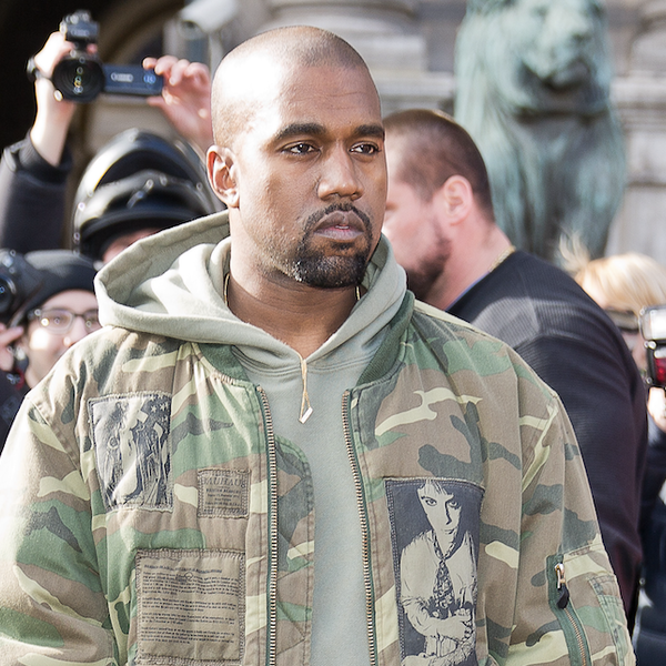 Ye na weken afwezigheid weer gespot met onbekende vrouw