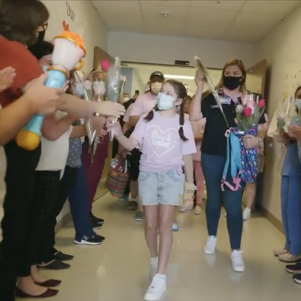 Laatste slachtoffer (10) schietpartij school Uvalde verlaat ziekenhuis na 2 maanden