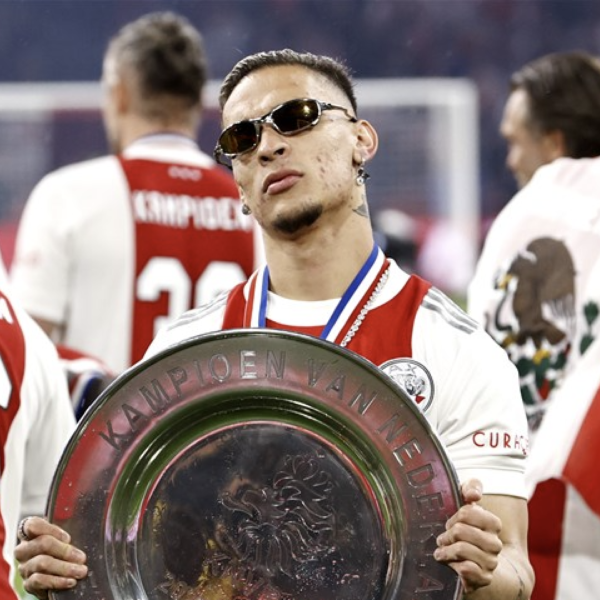 Ajax verkoopt Antony officieel voor 100 miljoen aan Manchester United