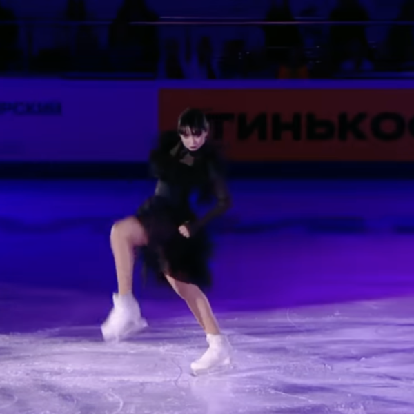 Kunstschaatsster gaat viral met dansje uit populaire serie 'Wednesday'