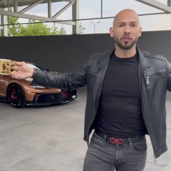 Andrew Tate zit nog minstens 30 dagen vast