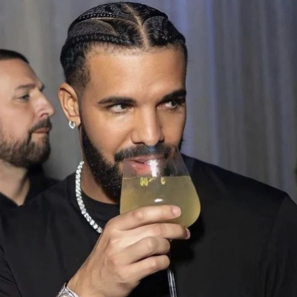 Drake blijkt voor 1 miljoen dollar geveilde Tupac-ring in bezit te hebben