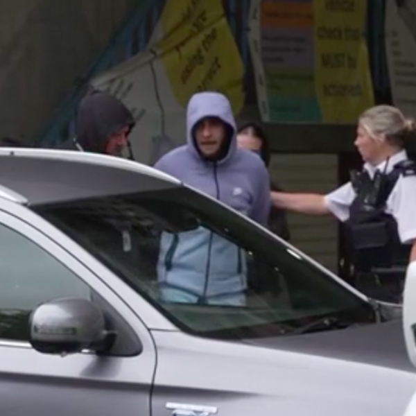 Man wordt vrijgelaten uit gevangenis en seconden later weer opgepakt