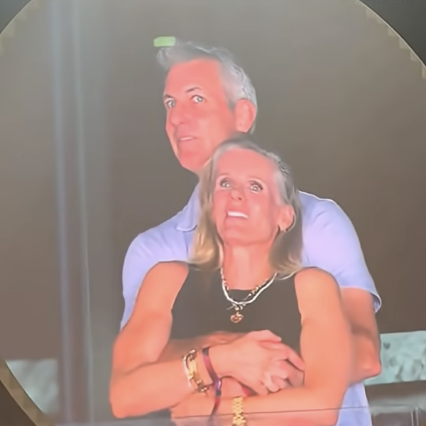 Betrapte CEO die vreemdging met HR-directeur gaat viraal na Coldplay-concert