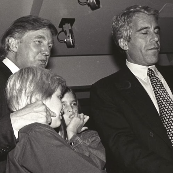 CNN toont foto van Jeffrey Epstein bij bruiloft van Donald Trump