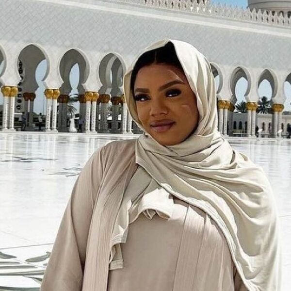 Vonneke Bonneke bekeert zich tot islam "Alles wat slecht is achter me gelaten"