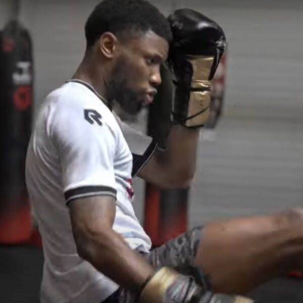 Sevn Alias traint met Tyjani Beztati: "Weer volop gefocust op vechten"