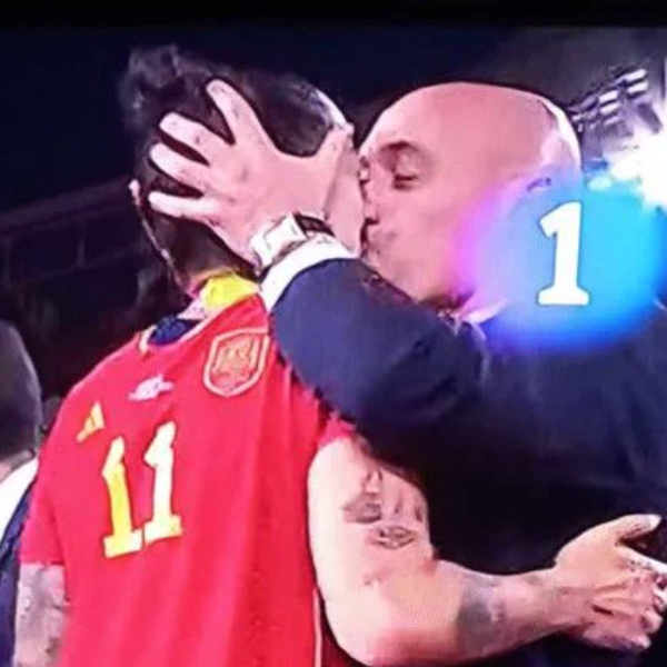 Spaanse bondscoach in opspraak na WK-kus: "Schandalige situatie"