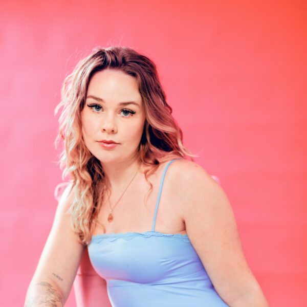 Tessel ten Zweege (25) over haar boek 'Femicide': "Sommige mannen zien vrouwen niet als volwaardige mensen"