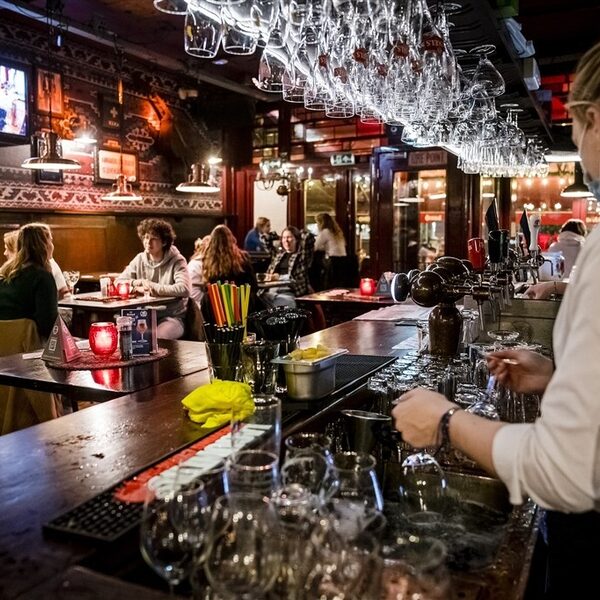 'Kabinet komt met versoepelingen voor horeca en festivals'