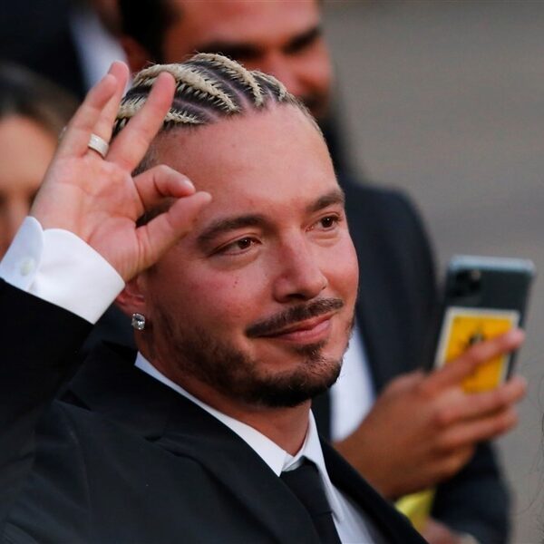 Videoclip J Balvin offline gehaald na beschuldigingen van racisme en seksisme