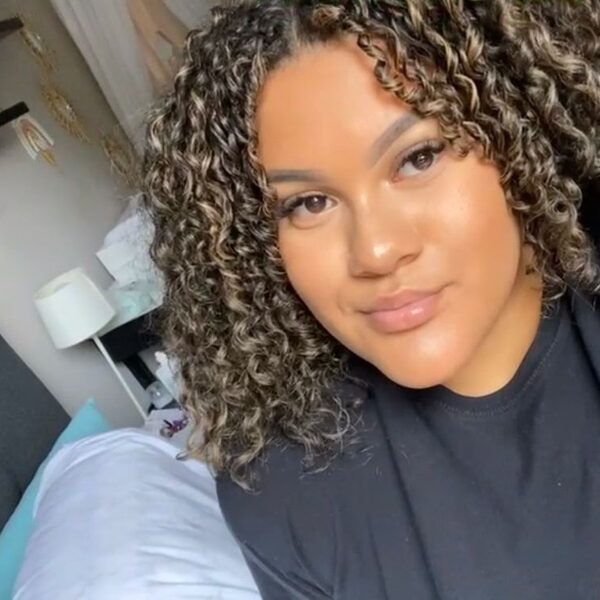 Wyomie (21) verloor haar vrienden en werd daardoor eenzaam: "Het voelde als een leegte"