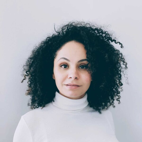 Youssra (31): "Het is nog steeds moeilijk om over seksueel misbruik te praten"