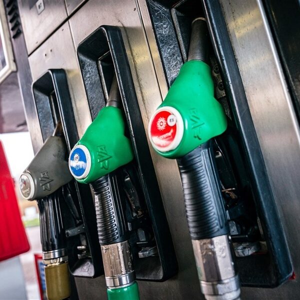 Accijnzen brandstof al per 1 april omlaag