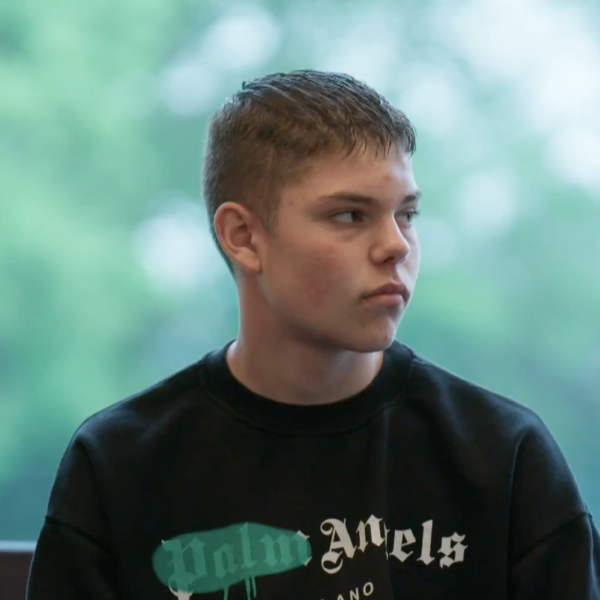 Kay (15) zit voor verslaving in jeugdkliniek: "Ik vond het mooi dat mijn vader moest huilen, hij kropt altijd alles op"