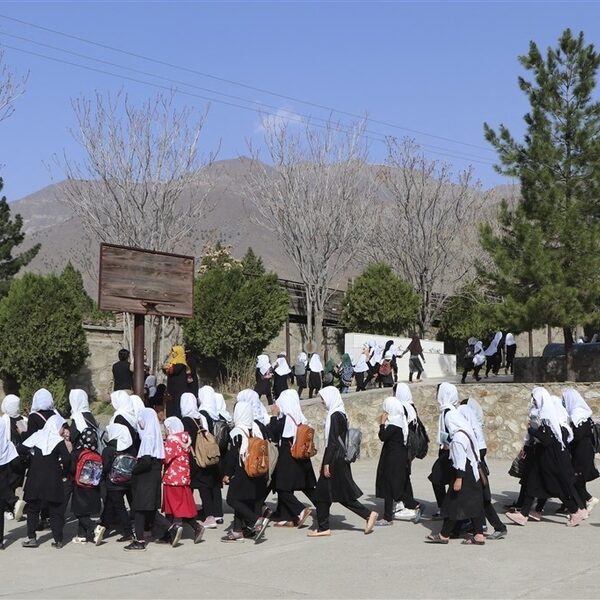 Taliban sluiten scholen voor Afghaanse meisjes vlak na heropening