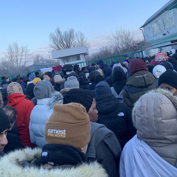 Vluchtende Afrikaanse studenten gediscrimineerd aan de Oekraïense grens