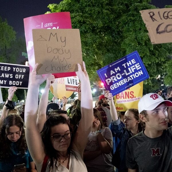 Amerikaans Hooggerechtshof wil landelijk abortusrecht afschaffen volgens gelekt document