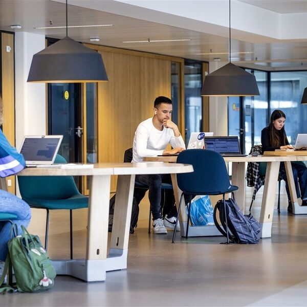 Kabinet wil basisbeurs van 255 euro voor studenten op kamers