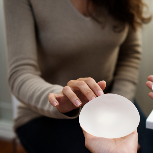 Doodziek door borstimplantaten? Dat moet je eerst zelf zien te bewijzen