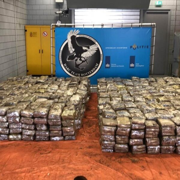 Douane onderschept 3000 kilo cannabis in Rotterdamse haven