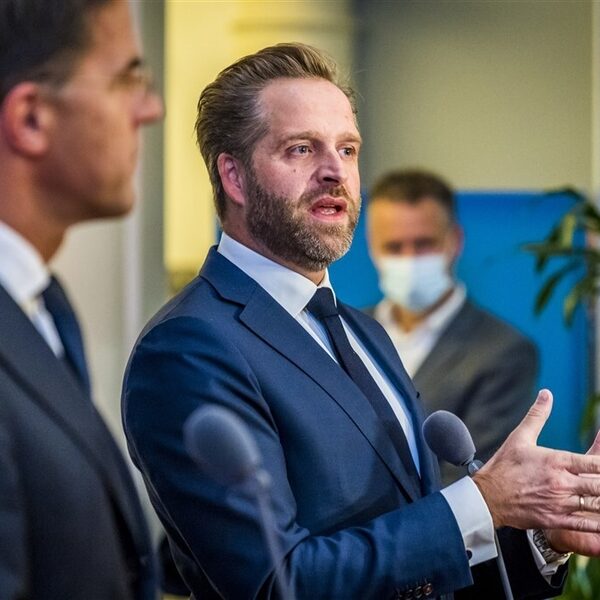 Kabinet besluit coronapersconferentie te vervroegen naar vrijdag